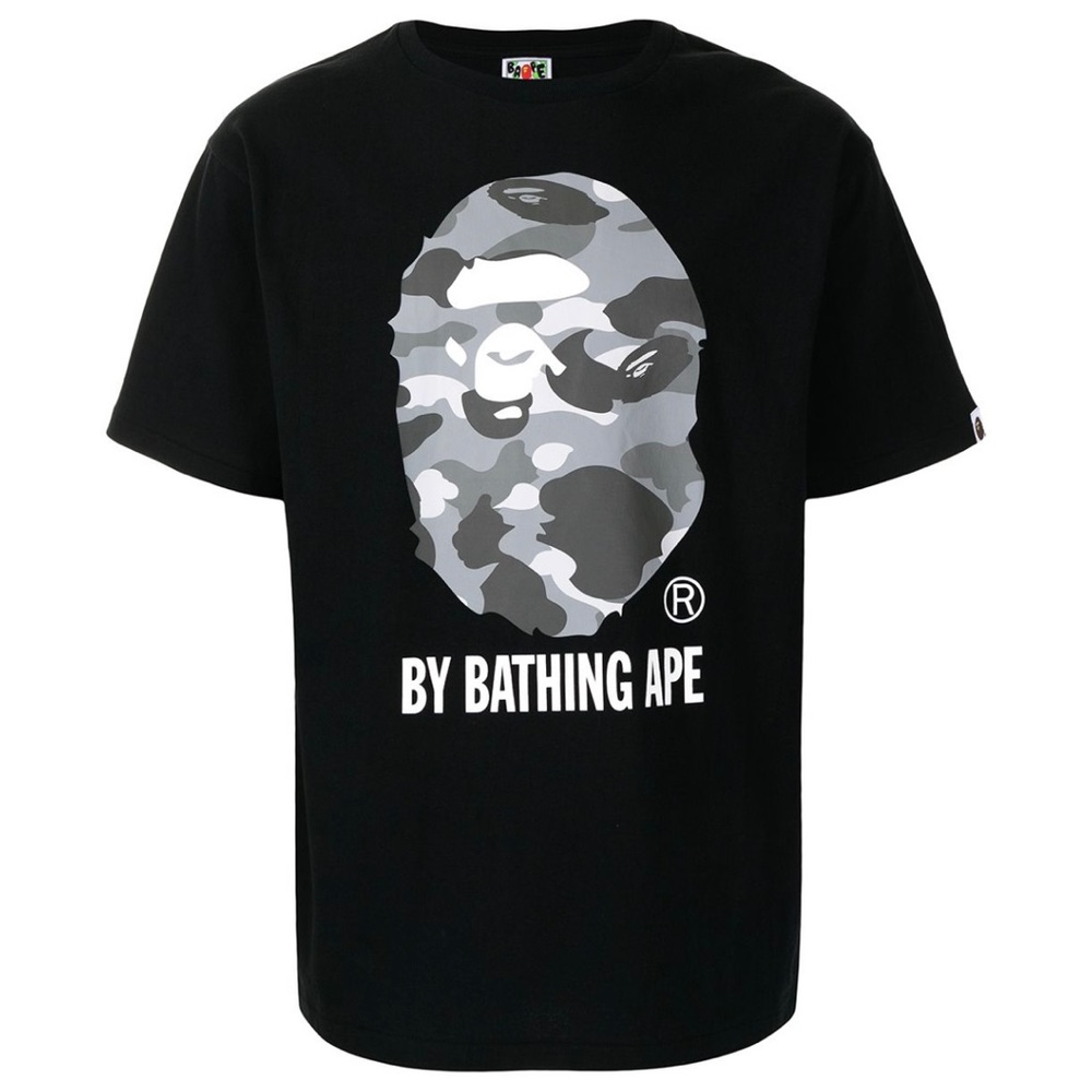 A BATHING APE®
logo-print short-sleeved T-shirt